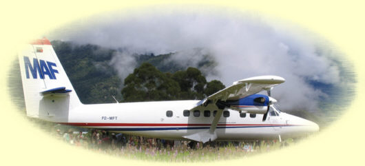 MAF vliegtuig op Papoea Nieuw Guinea